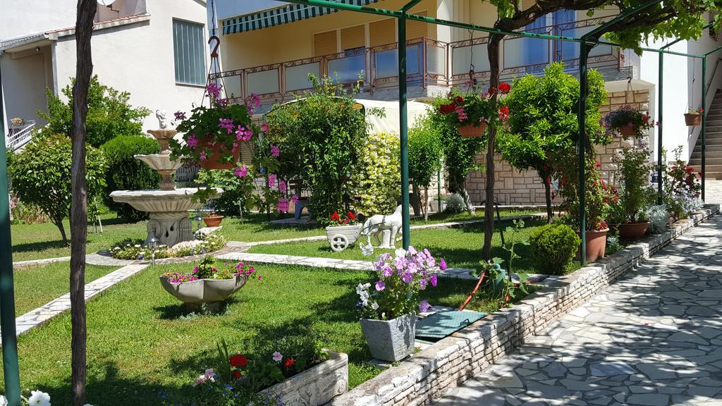 Apartment Paradiso *