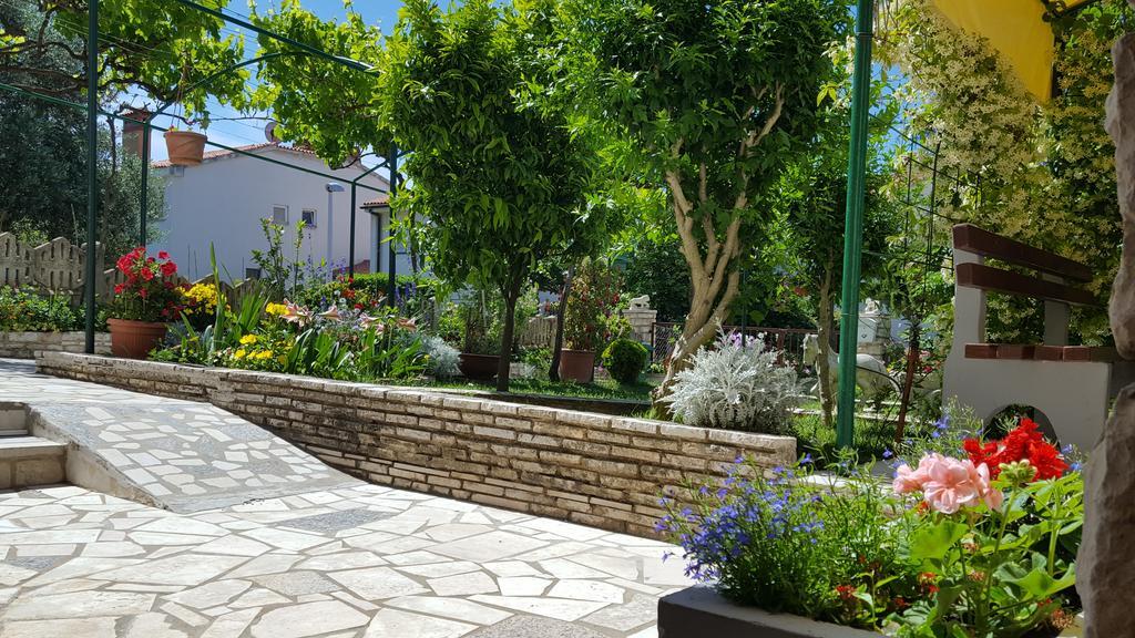 Apartment Paradiso